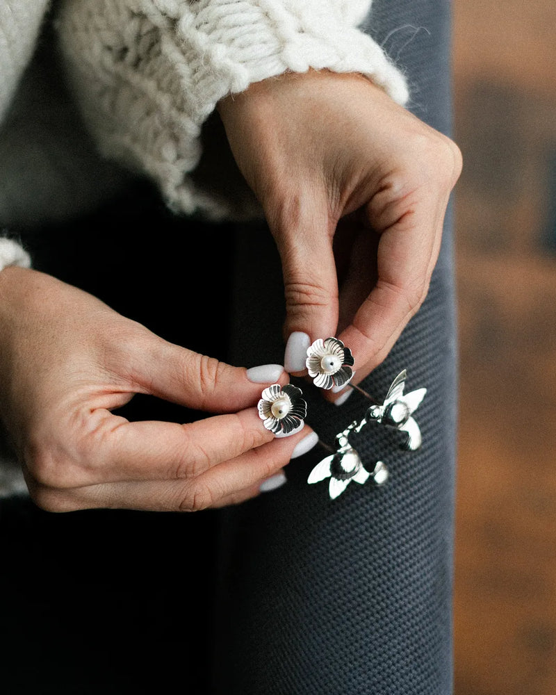 Hummingbird carnations with pearls