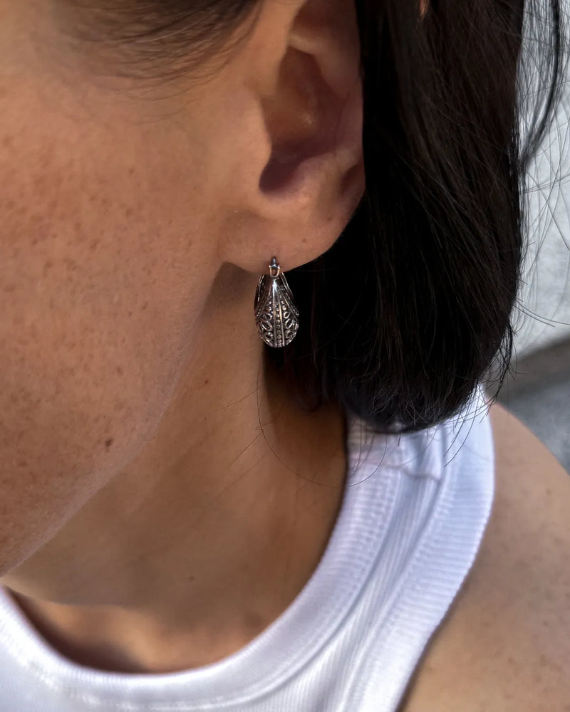 Earrings with flowers