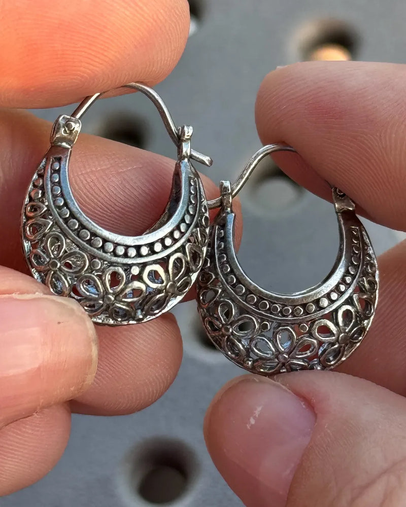 Earrings with flowers