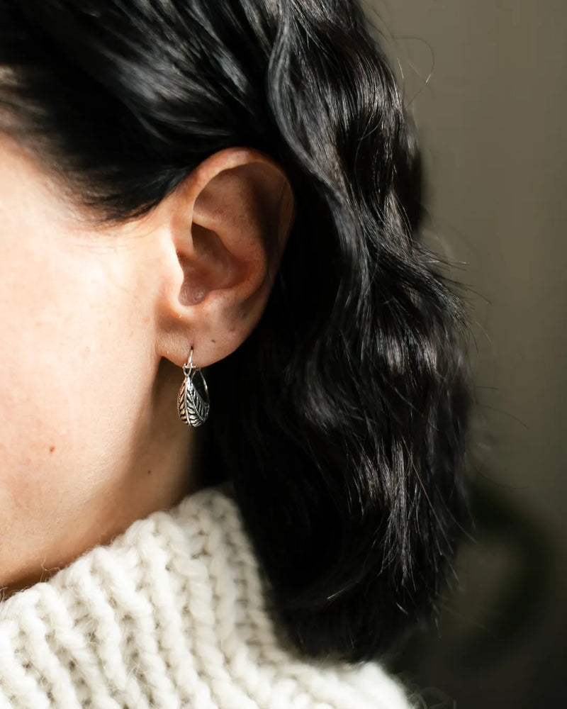 Earrings with leaves