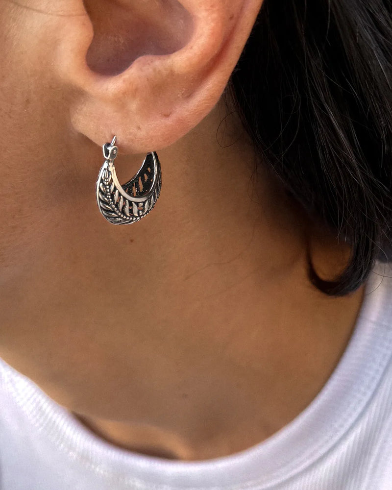 Earrings with leaves