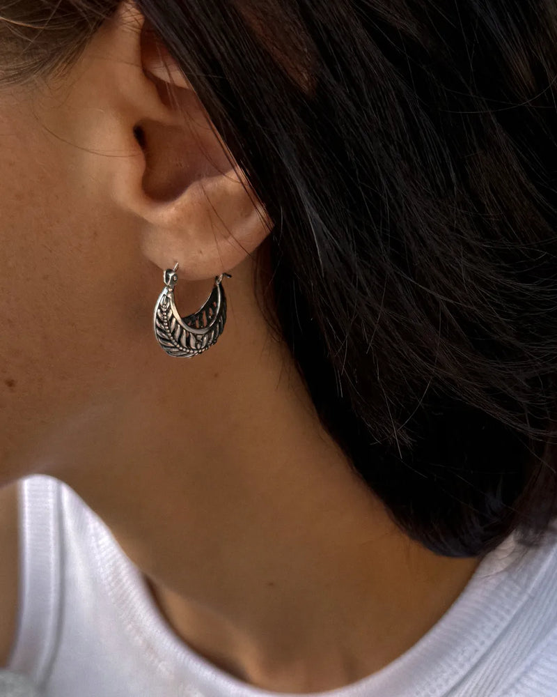 Earrings with leaves