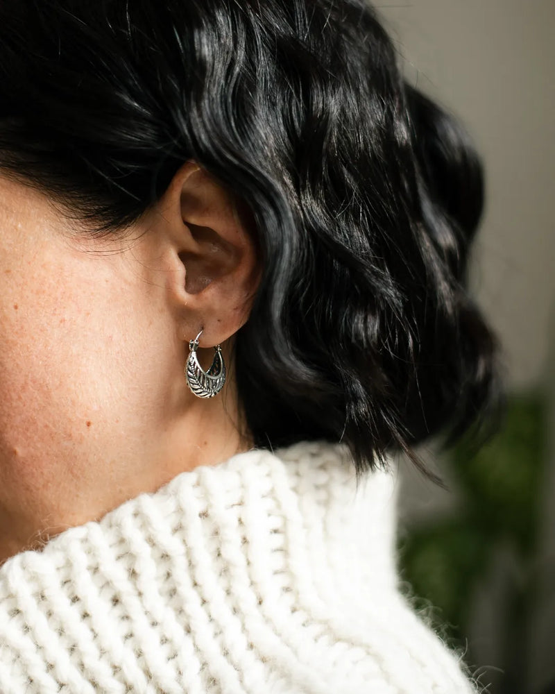 Earrings with leaves