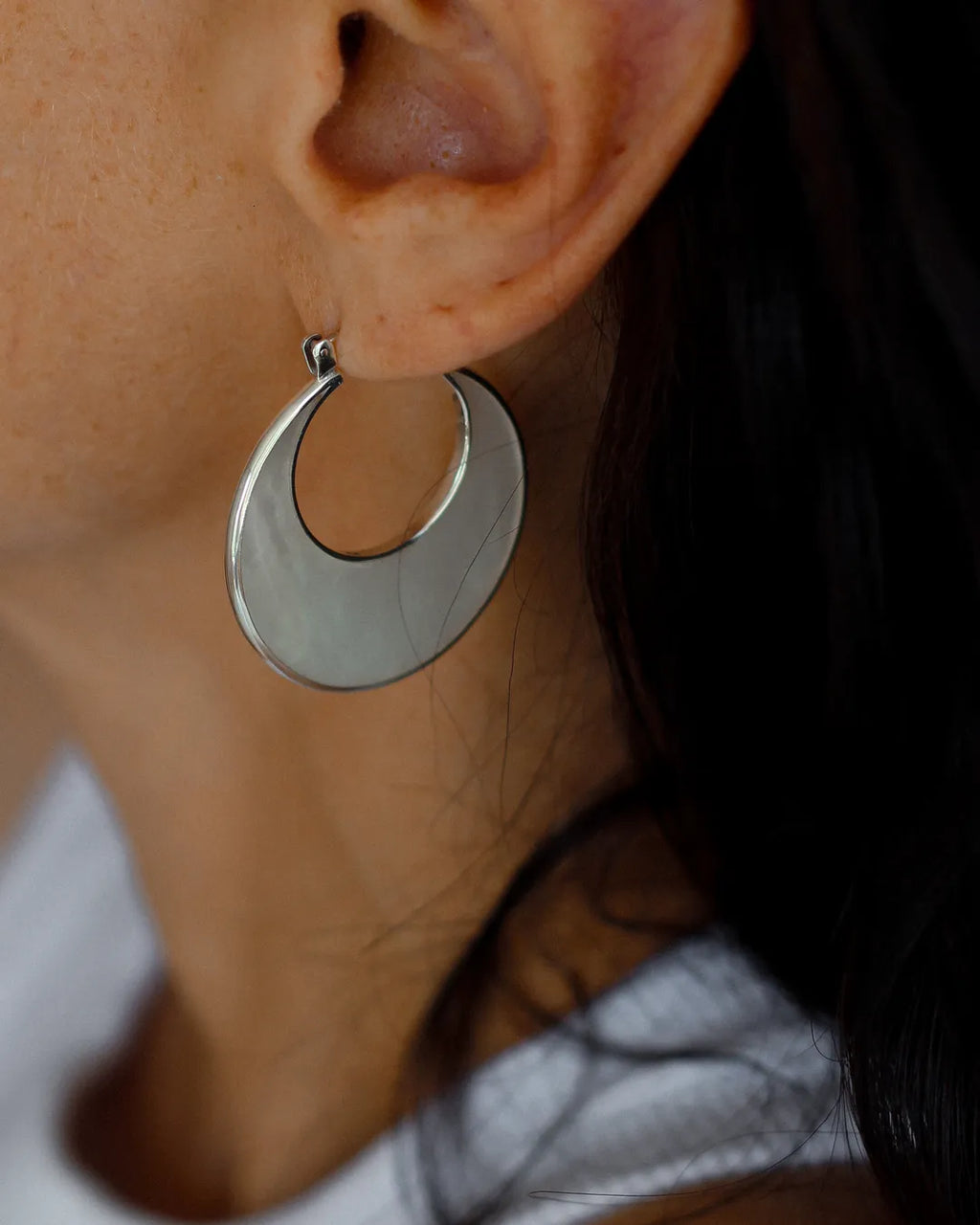 Earrings with mother of pearl