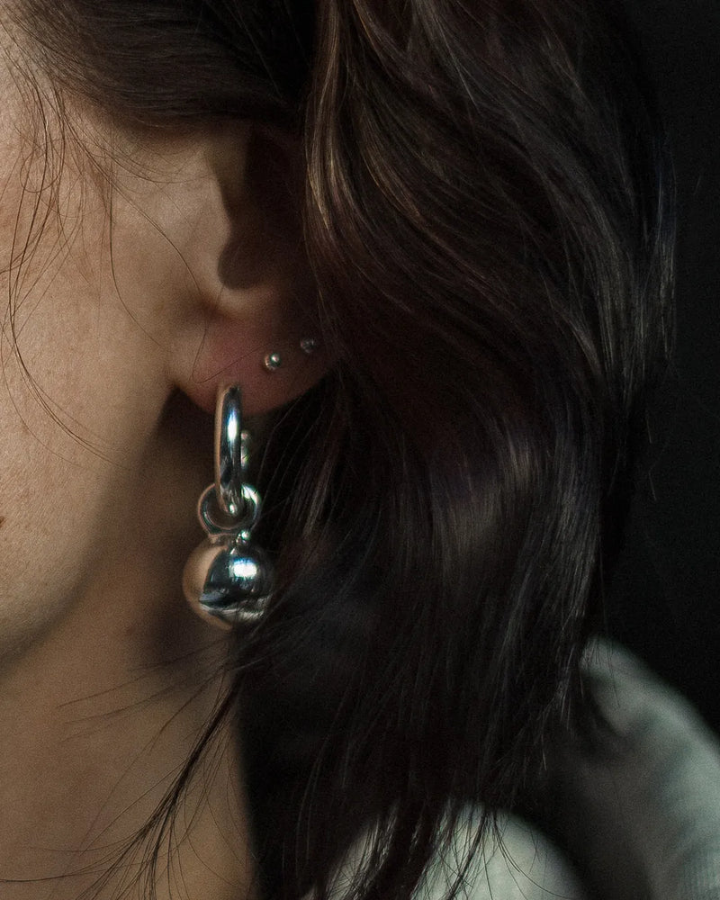 Earrings with a moving ball