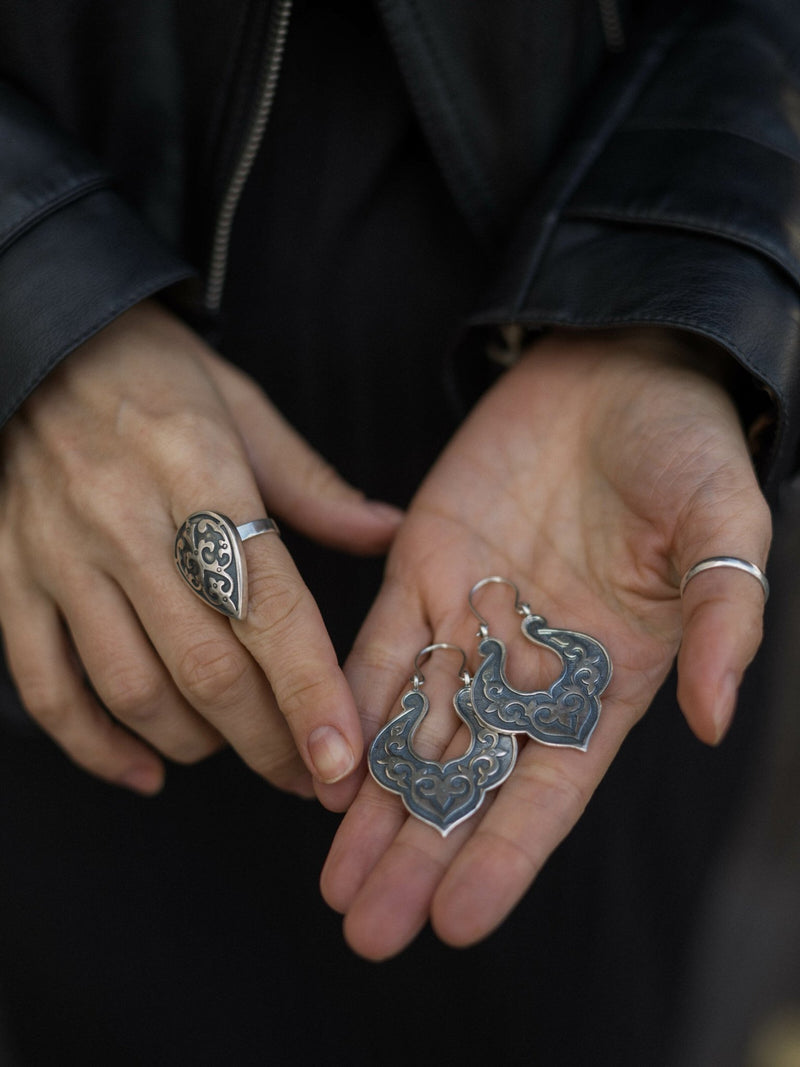 A ring in the shape of an almond seed - jewerly-store-s