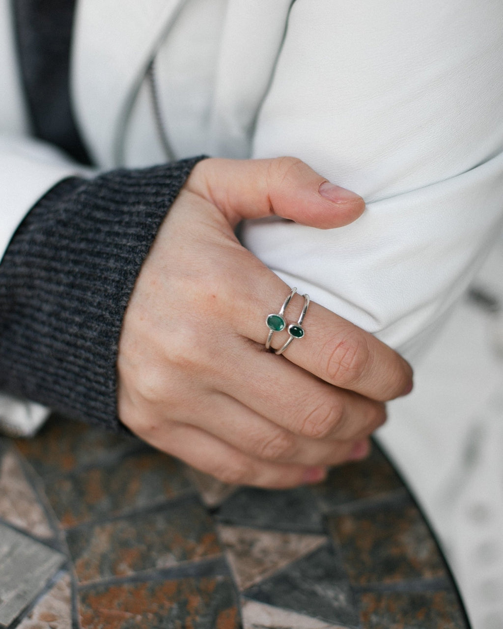 A ring with an emerald - jewerly-store-s