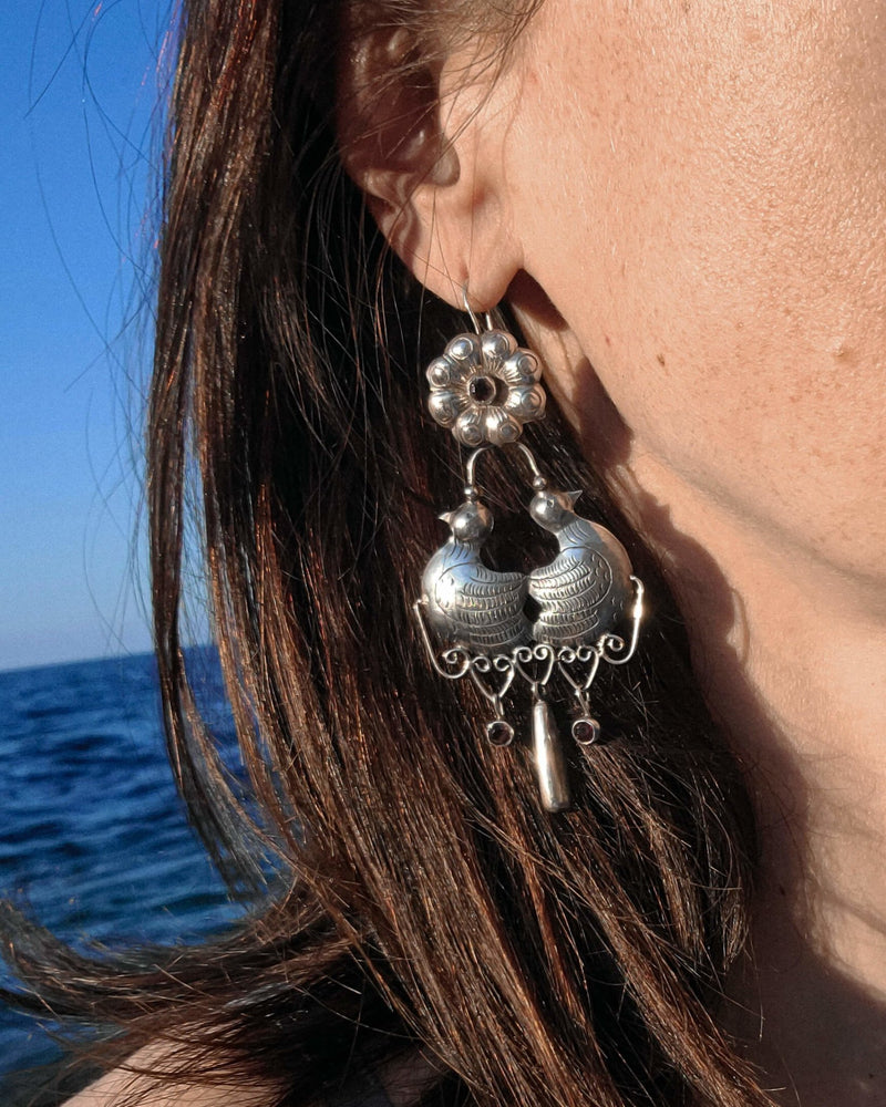 Couple with birds - jewerly-store-s